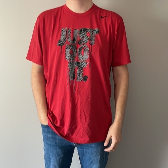 ๐๏ธโโ๏ธ Men's  Nike Red Gym T-Shirt - Size XXL ๐๏ธโโ๏ธ - Picture 1 of 8